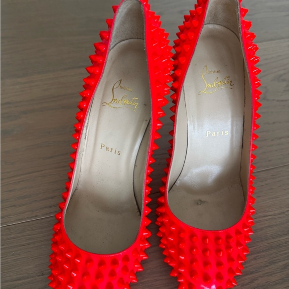 Pastel Pimk Patent Spike Allover Stud Pigalle
Size 39 1/2
Made in in Italy - Picture 6 of 7